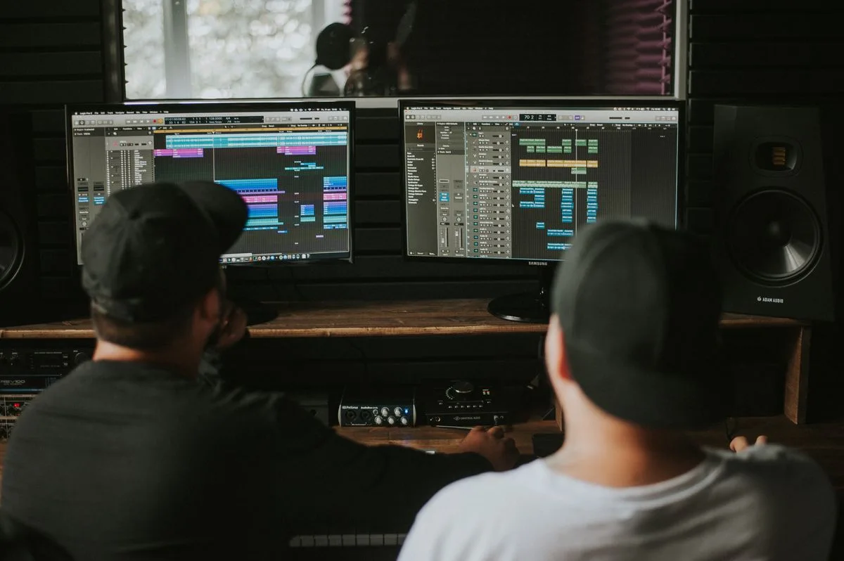 Digital audio analysis workstation; illustrative media-analysis photograph